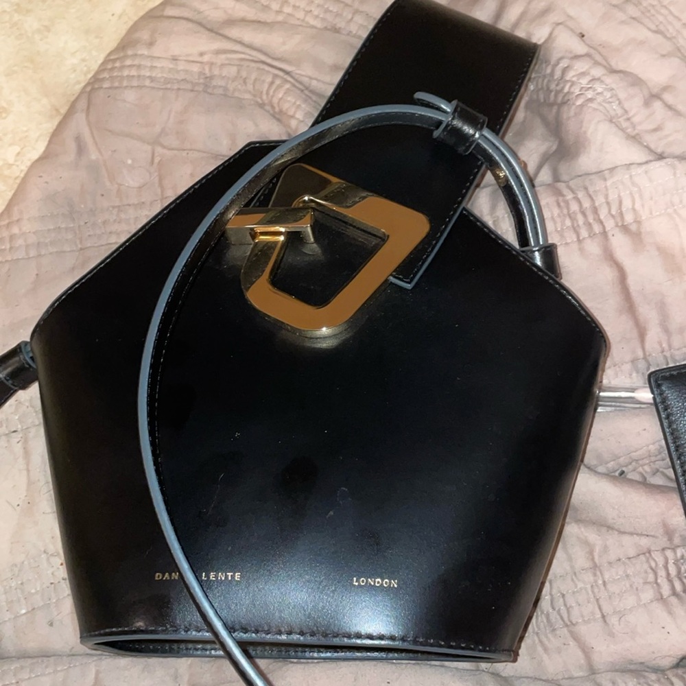Danse lente mini Johnny bucket bag
